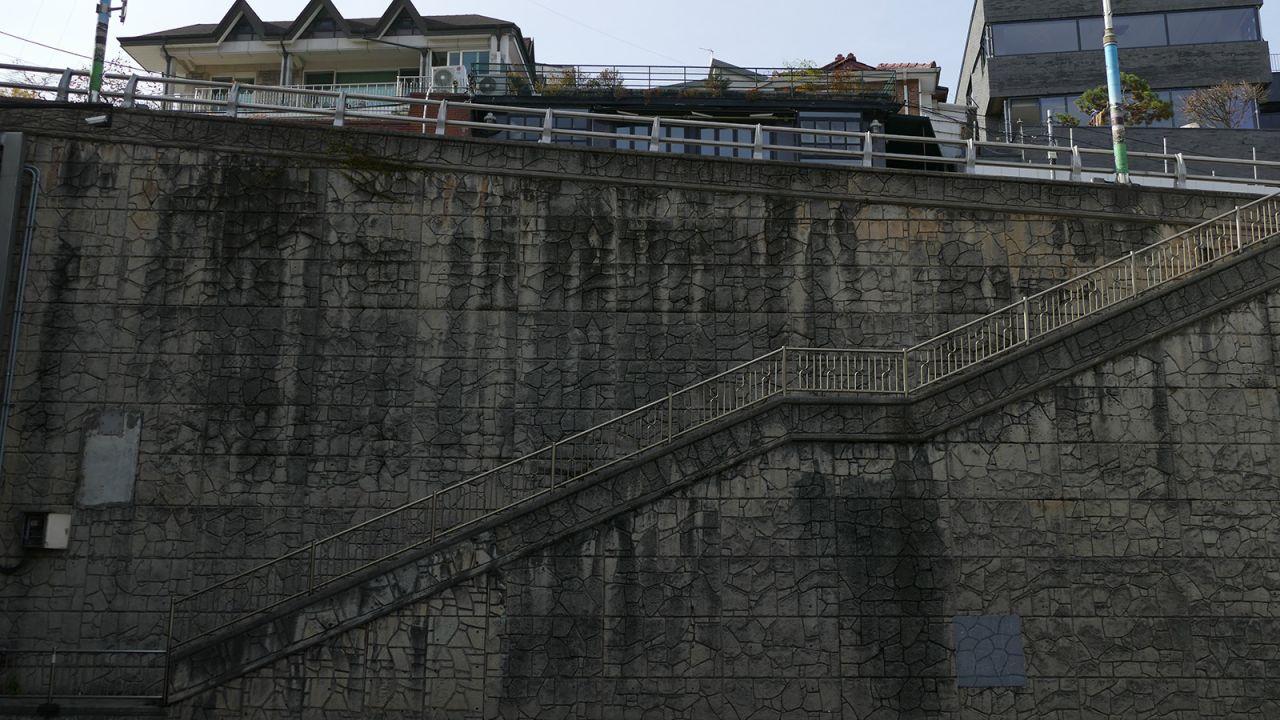 The staircase outside Jahamun Tunnel is said to illustrate the disparities between the rich and poor.