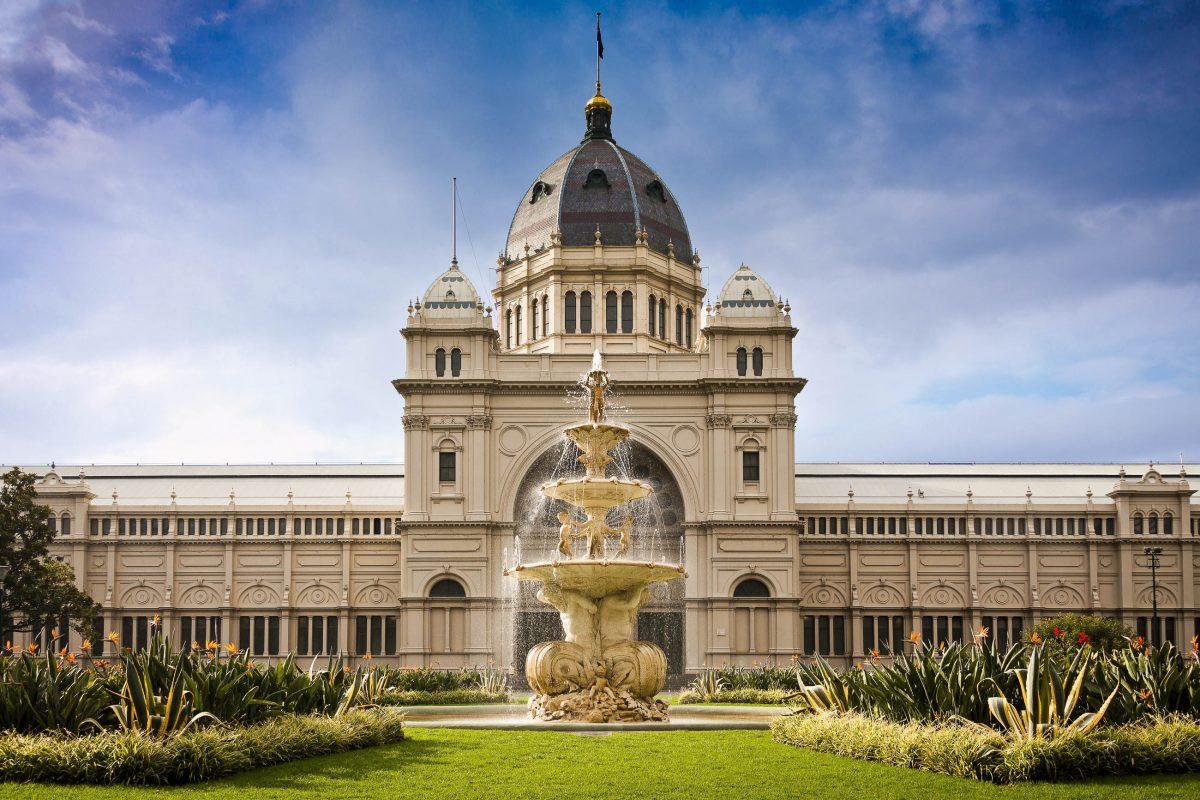 The magnificent Royal Exhibition Building in Carlton Gardens is part of the Melbourne Museum, Australia - © Jason Benz Bennee / Shutterstock